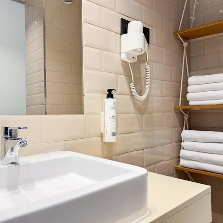 Emerald Sun فندق كامبريلس